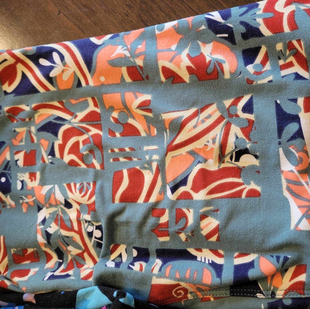 EUC Lularoe OS Leggings Blue Squares Floral Very Soft